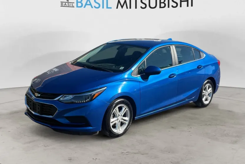 2017 Chevrolet Cruze LT photo 1