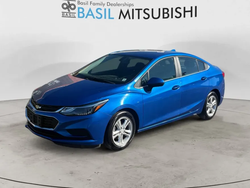 2017 Chevrolet Cruze LT photo 1