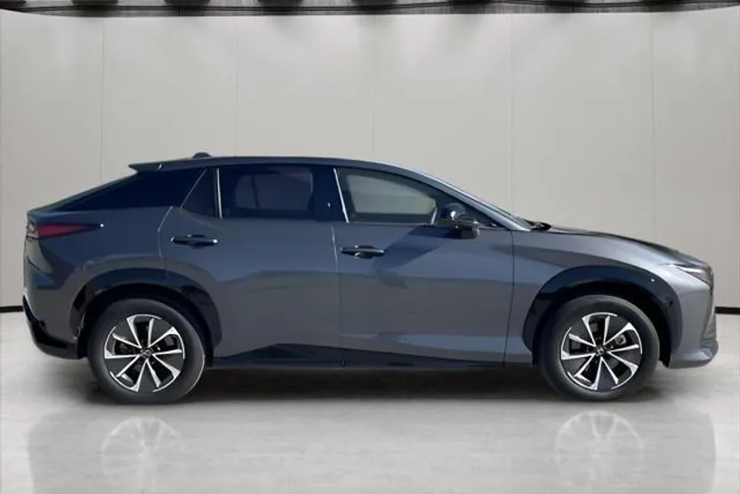 2023 Lexus RZ 450e Luxury photo 1