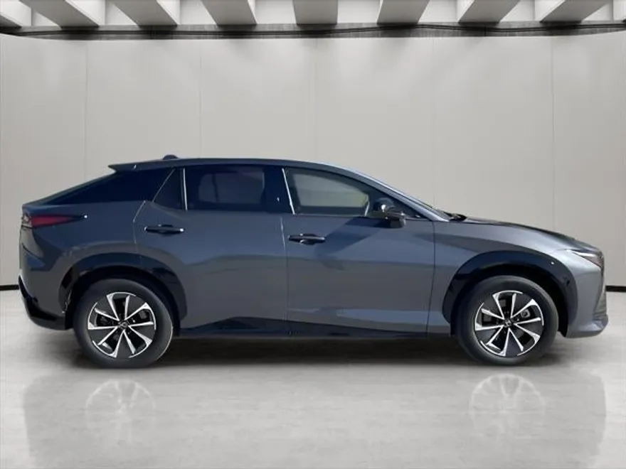 2023 Lexus RZ 450e Luxury photo 1