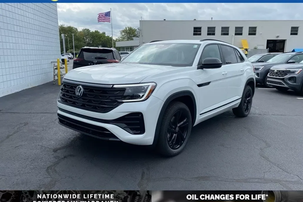 2026 Volkswagen Atlas Cross Sport SEL R-Line photo 1