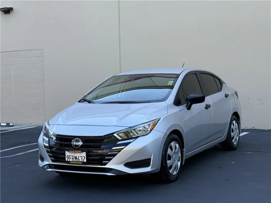 2023 Nissan Versa Sedan photo 1