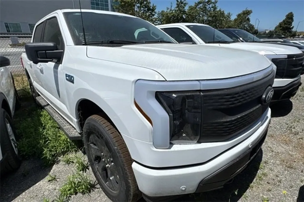 2025 Ford F-150 Lightning photo 1