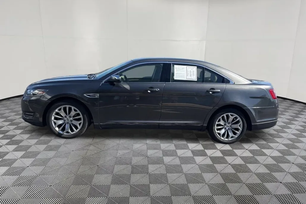 2018 Ford Taurus Limited photo 1