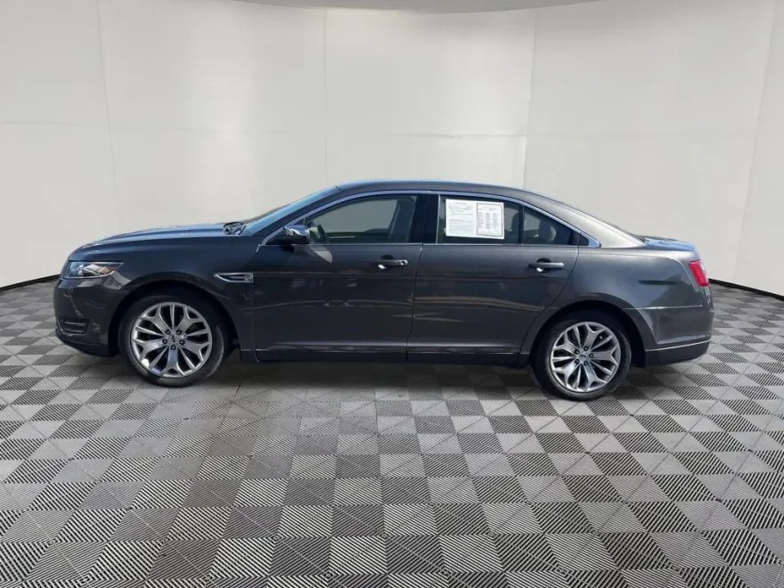2018 Ford Taurus Limited photo 1