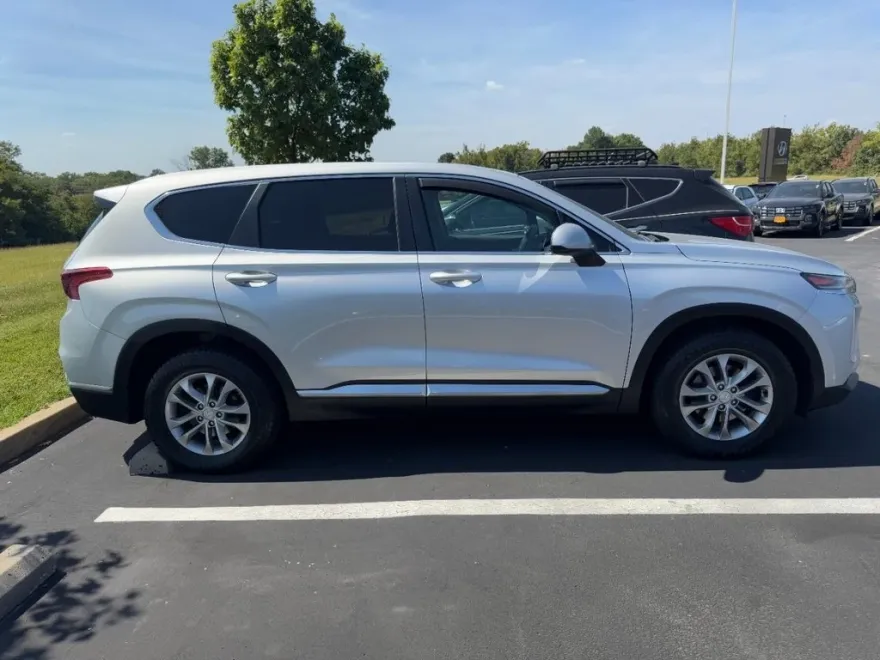 2019 Hyundai Santa Fe SE photo 1