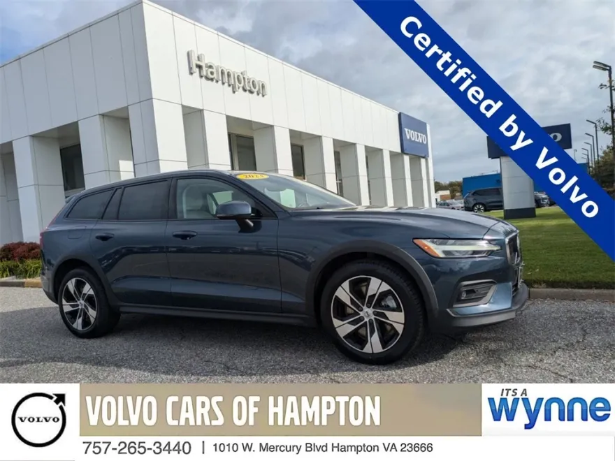 2023 Volvo V60 Cross Country B5 AWD Plus photo 1