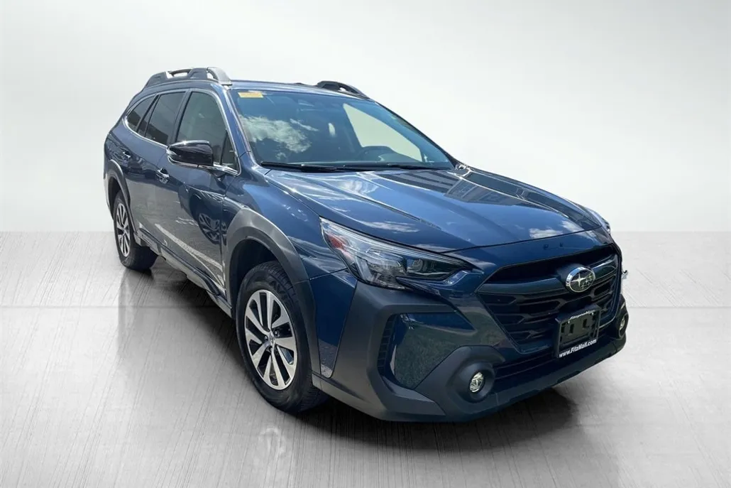 2023 Subaru Outback Premium photo 1