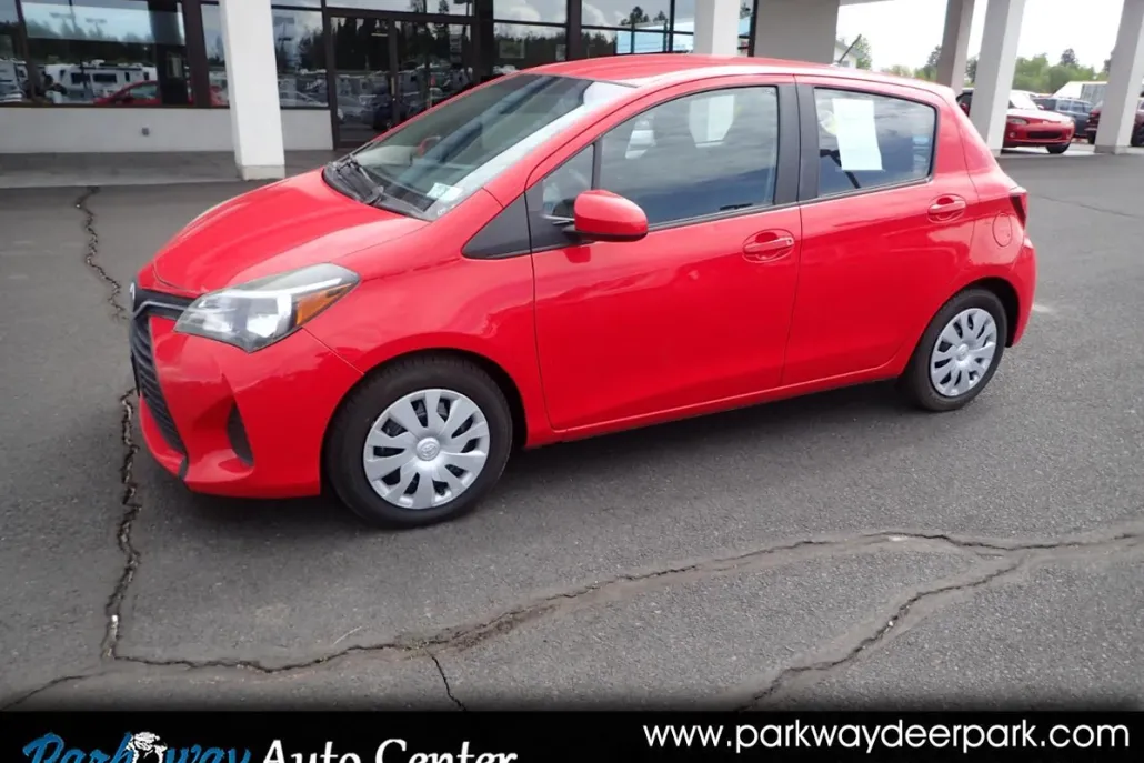 2015 Toyota Yaris LE photo 1