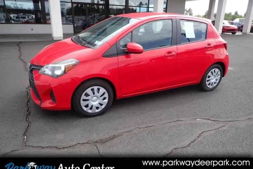 2015 Toyota Yaris LE photo 1