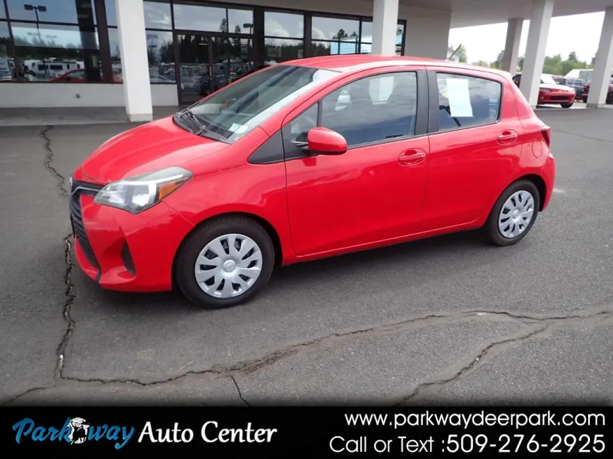 2015 Toyota Yaris LE photo 1