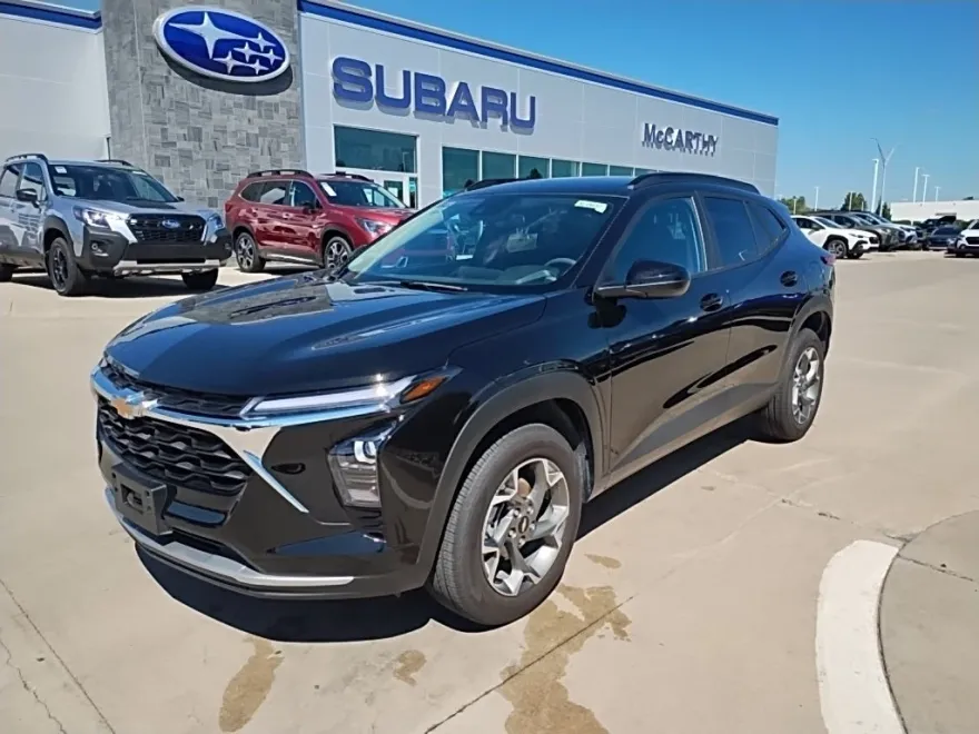 2025 Chevrolet Trax LT photo 1
