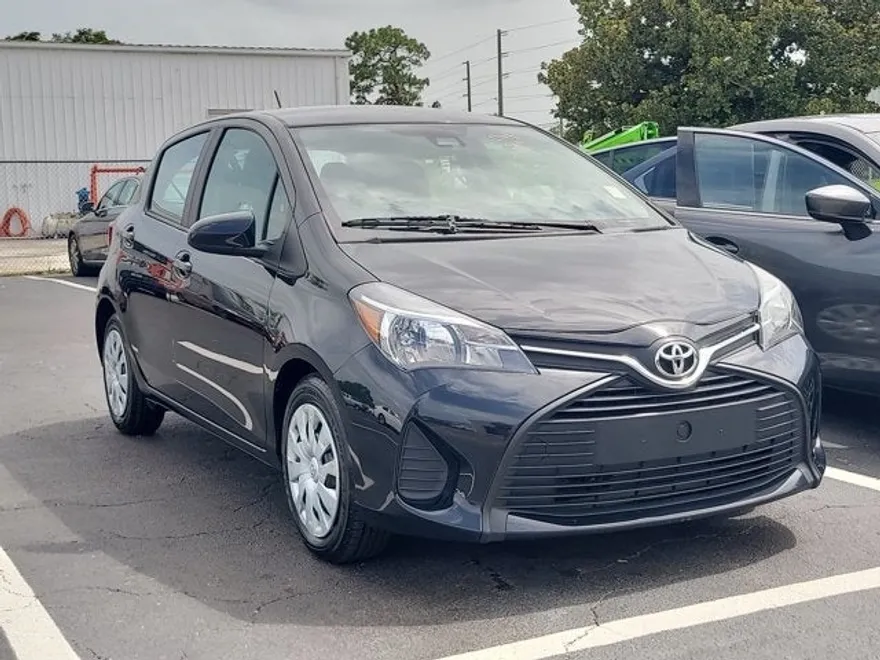 2017 Toyota Yaris Base photo 1