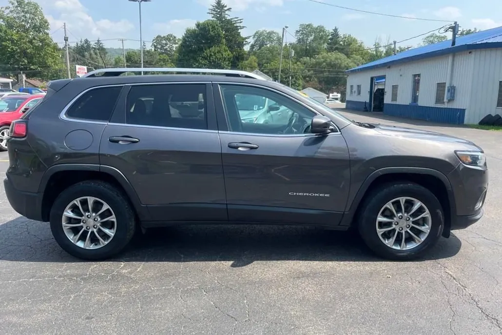 2019 Jeep Cherokee Latitude photo 1