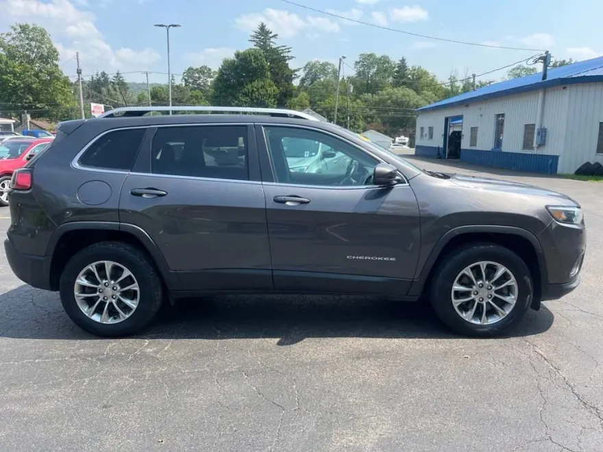 2019 Jeep Cherokee Latitude photo 1