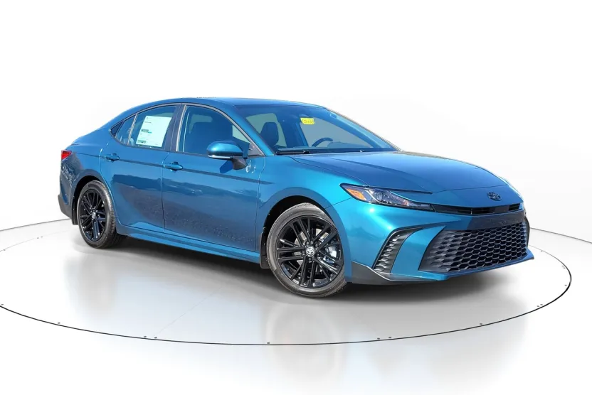2026 Toyota Camry SE photo 1