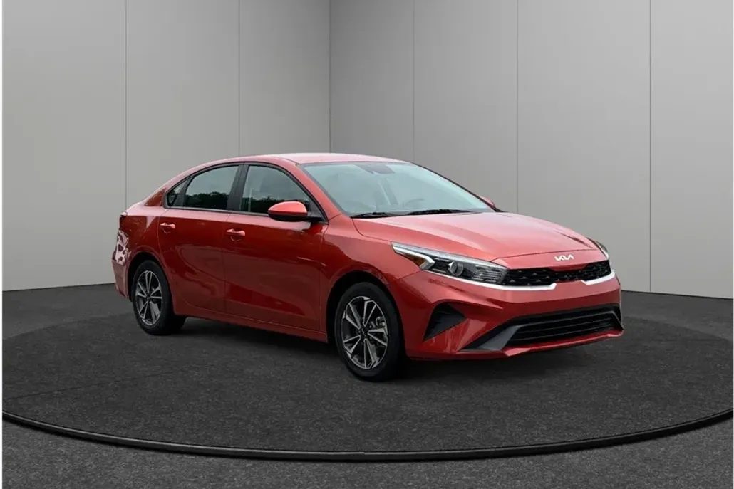 2023 Kia Forte LXS photo 1
