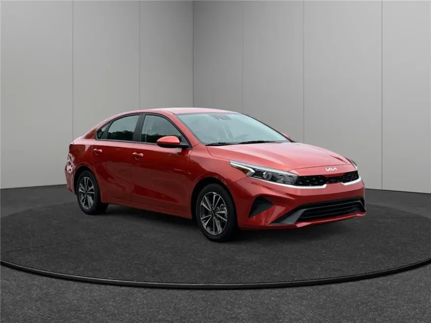 2023 Kia Forte LXS photo 1