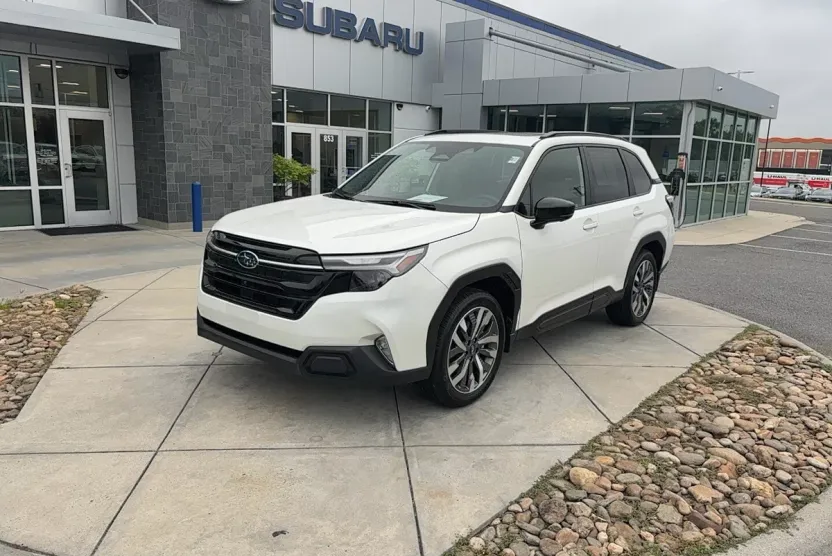 2025 Subaru Forester Touring photo 1