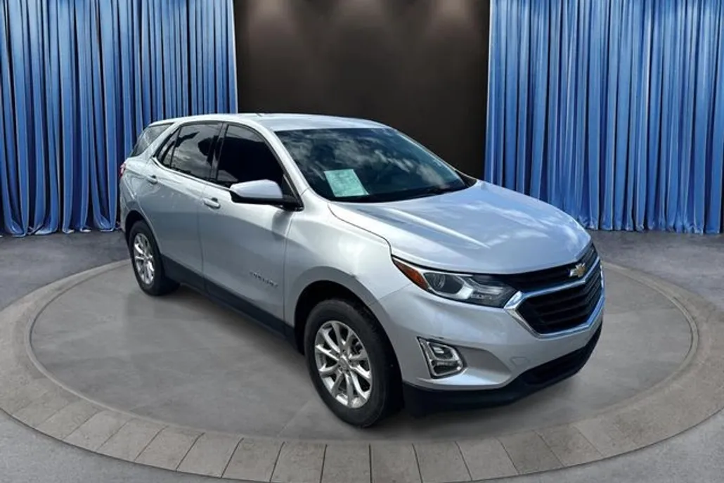 2020 Chevrolet Equinox LT photo 1