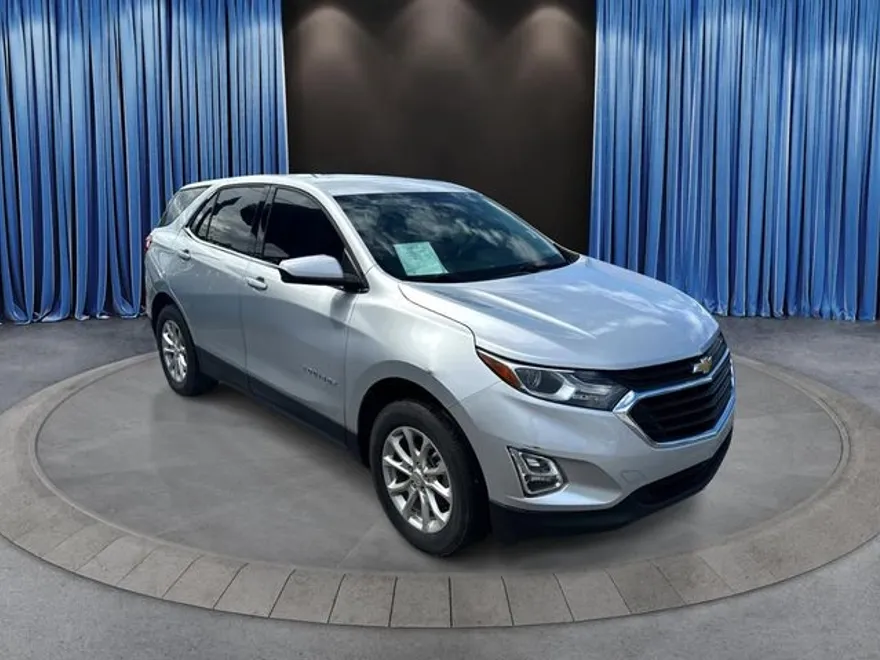 2020 Chevrolet Equinox LT photo 1