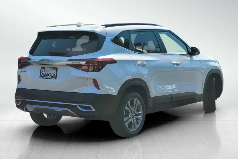 2023 Kia Seltos S photo 1