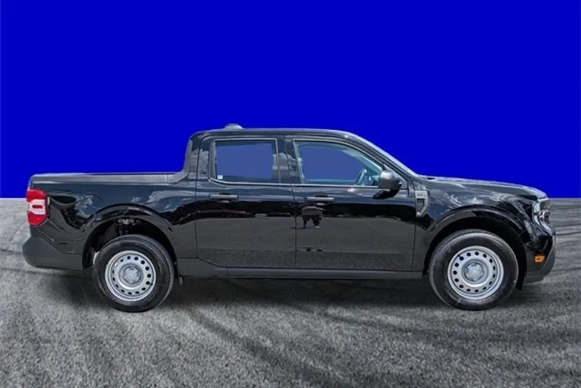 2025 Ford Maverick XL photo 1