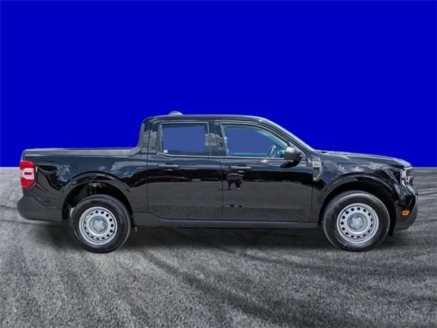 2025 Ford Maverick XL photo 1