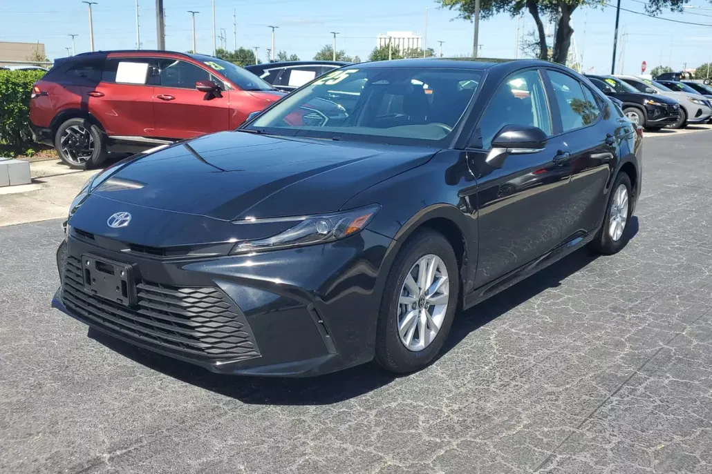 2025 Toyota Camry LE photo 1