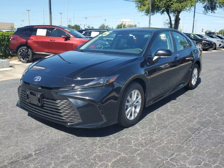 2025 Toyota Camry LE photo 1