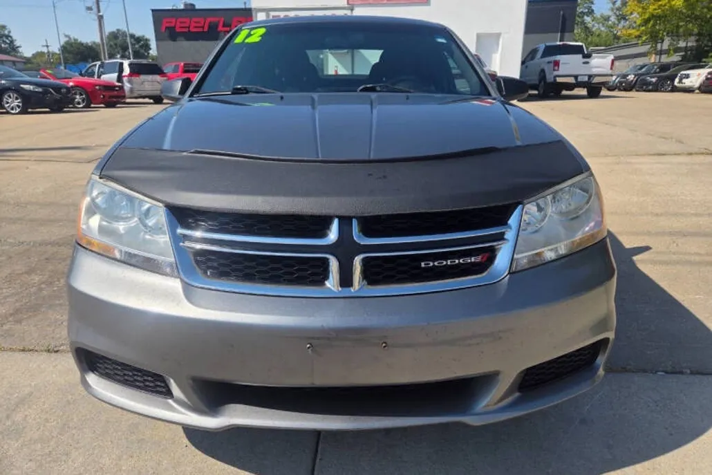 2012 Dodge Avenger SE photo 1