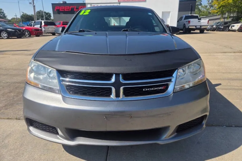 2012 Dodge Avenger SE photo 1
