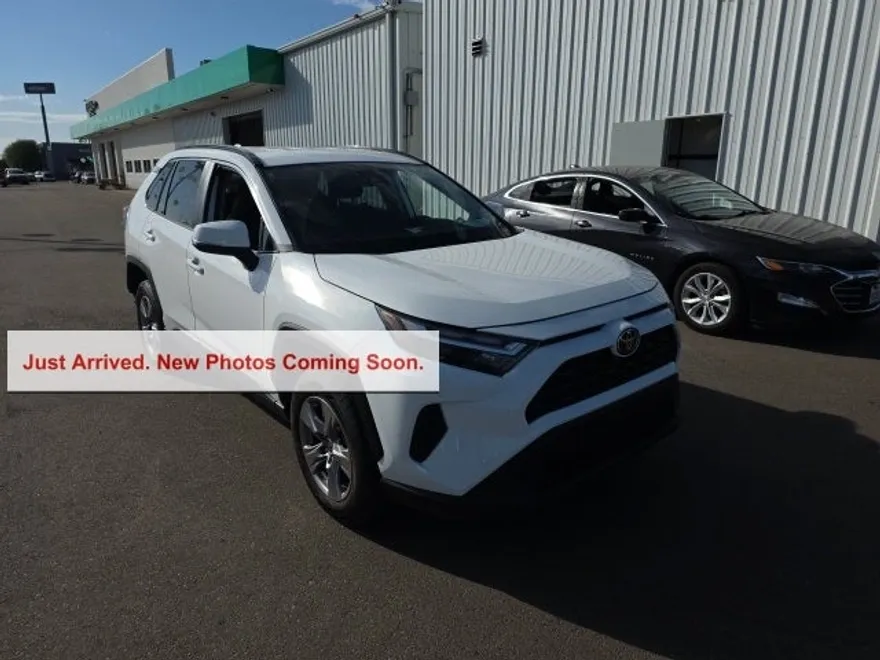 2023 Toyota RAV4 XLE photo 1