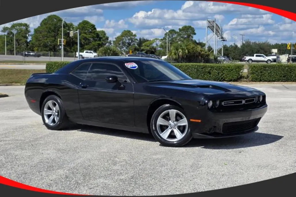 2020 Dodge Challenger SXT photo 1