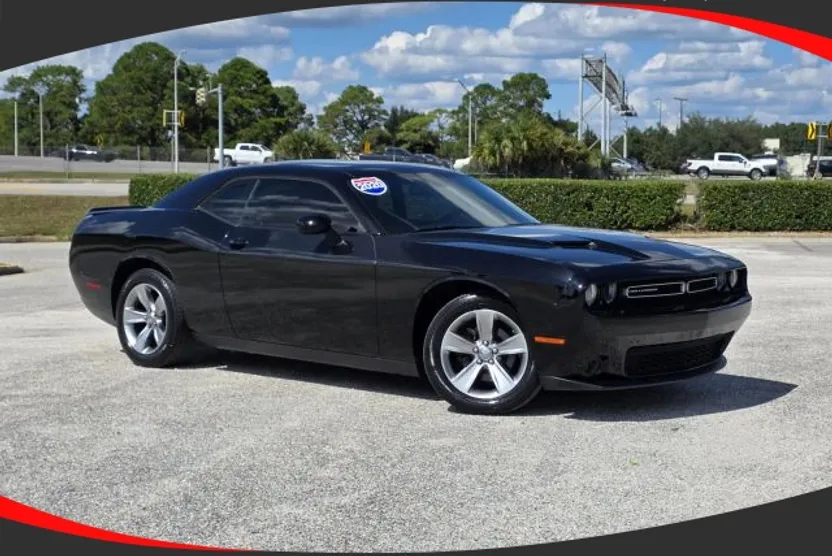 2020 Dodge Challenger SXT photo 1
