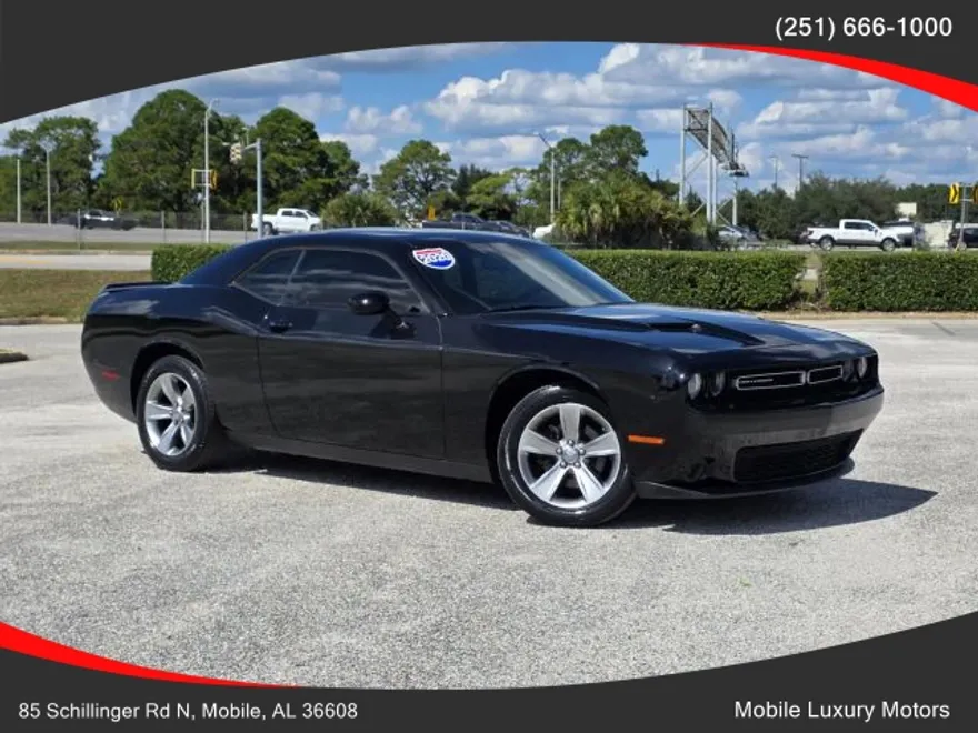 2020 Dodge Challenger SXT photo 1