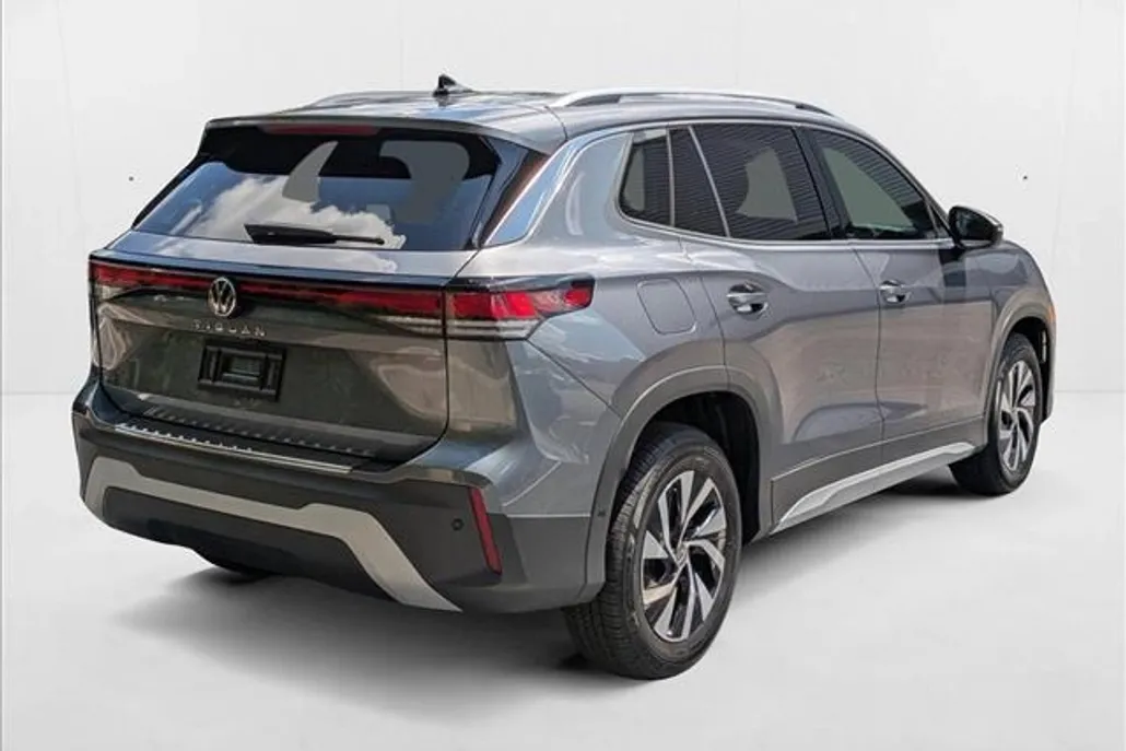 2025 Volkswagen Tiguan S photo 1