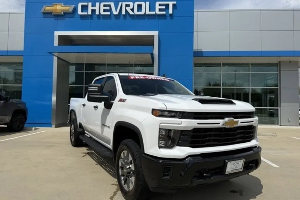 2024 Chevrolet Silverado 2500HD Custom photo 1