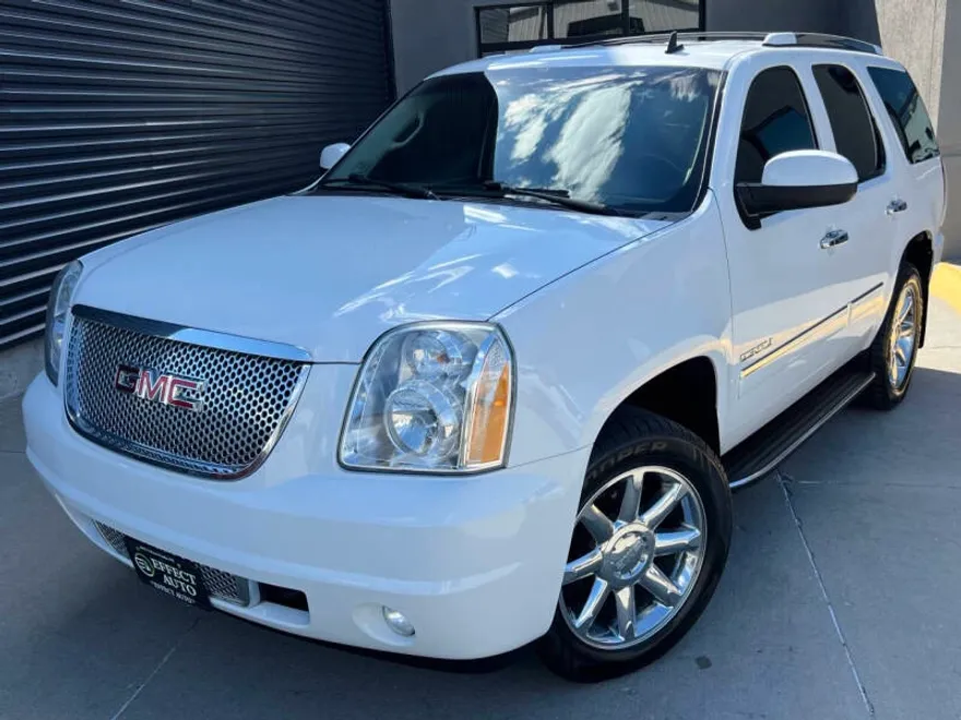 2011 Gmc Yukon Denali photo 1