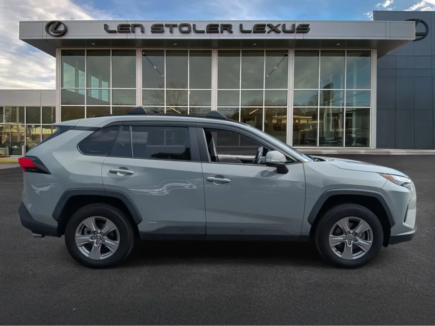 2022 Toyota RAV4 Hybrid XLE photo 1