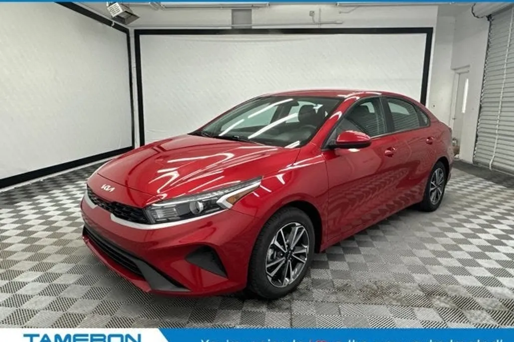 2023 Kia Forte LXS photo 1