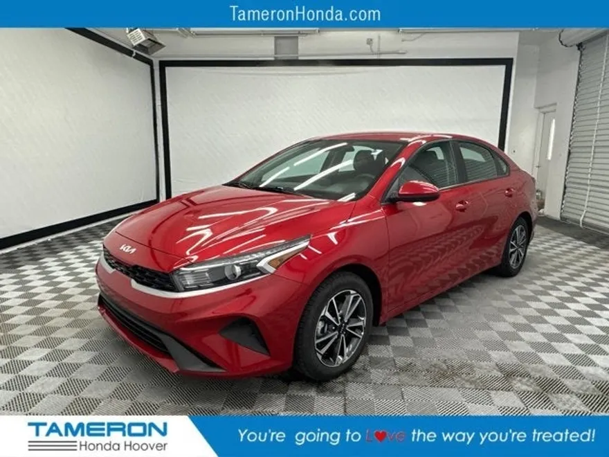 2023 Kia Forte LXS photo 1