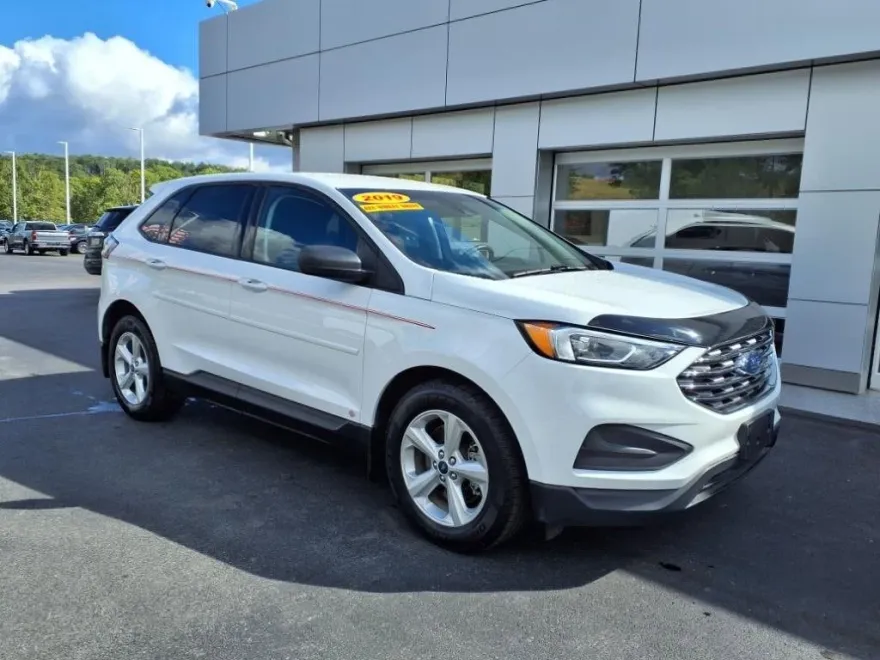 2019 Ford Edge SE photo 1