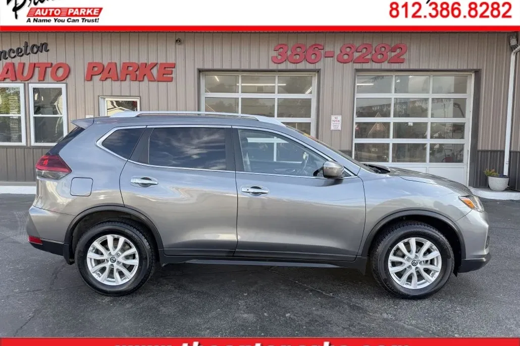 2019 Nissan Rogue SV photo 1