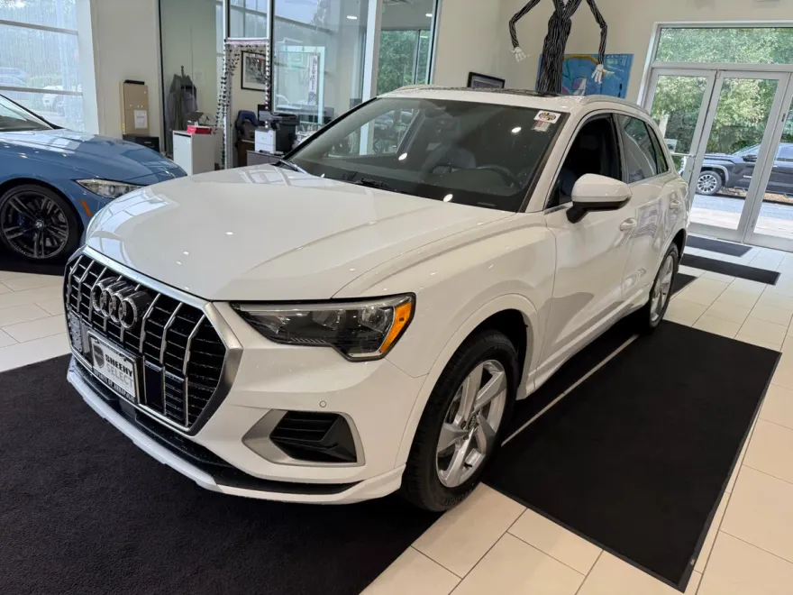 2020 Audi Q3 Premium photo 1