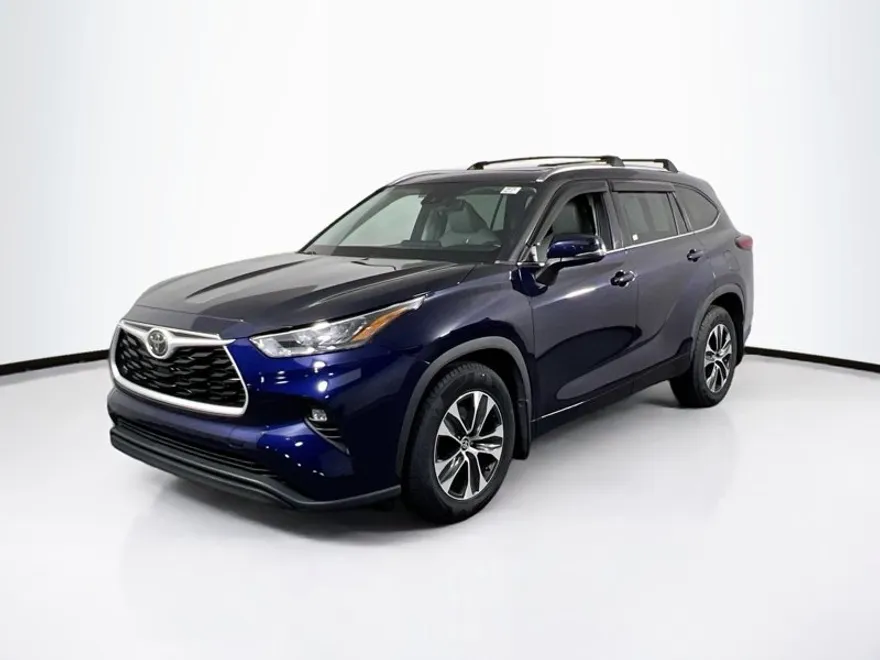 2020 Toyota Highlander XLE photo 1