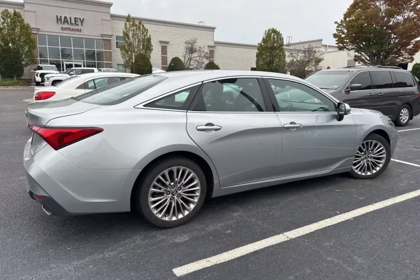 2020 Toyota Avalon Limited photo 1