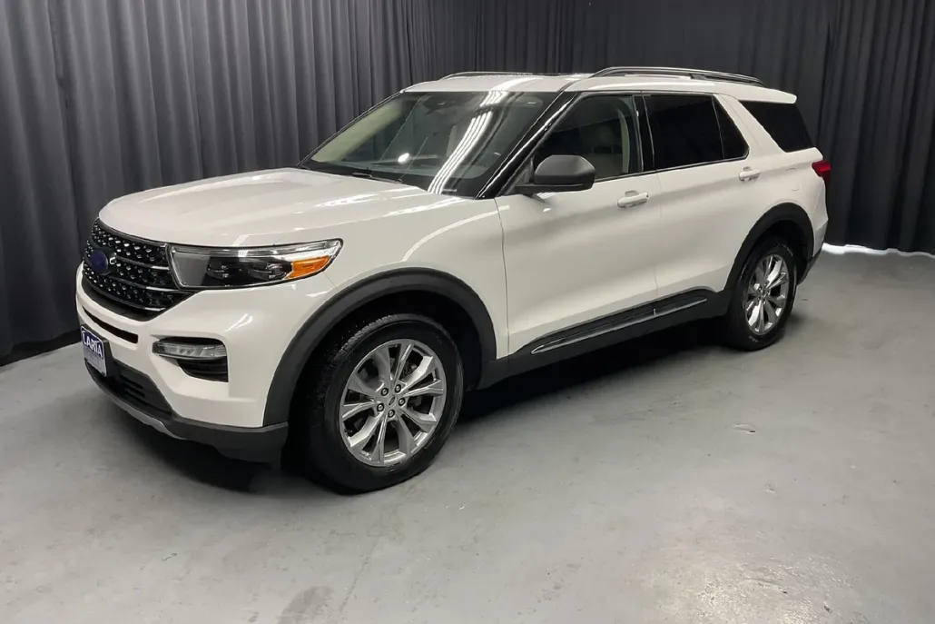 2020 Ford Explorer XLT photo 1