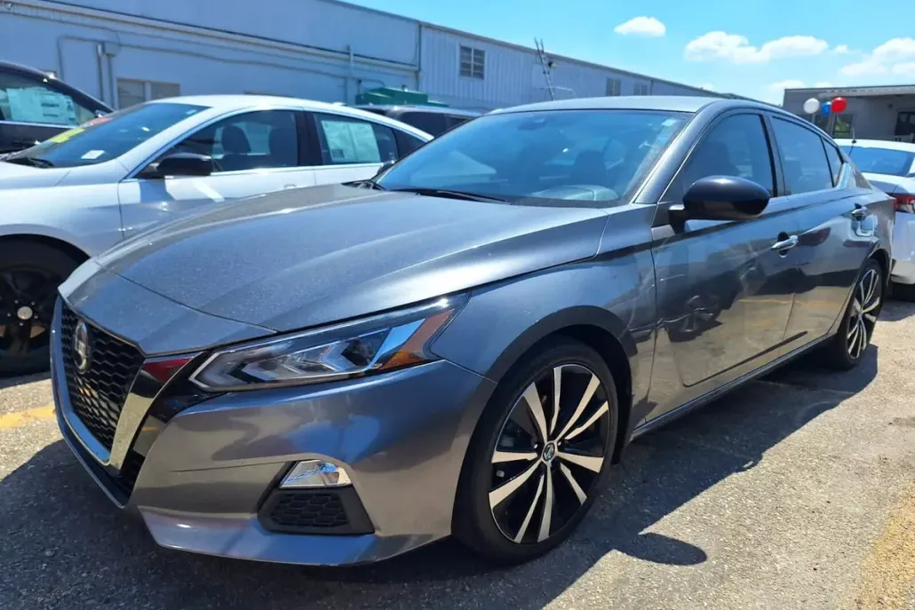 2021 Nissan Altima 2.5 SR photo 1