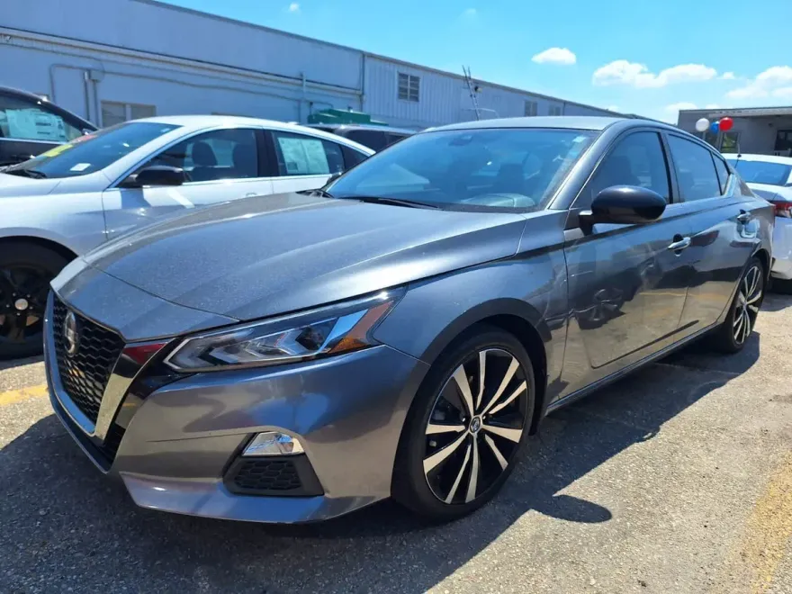 2021 Nissan Altima 2.5 SR photo 1